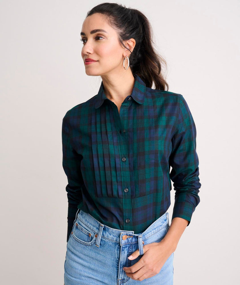 Model is wearing UNTUCKit Belinda shirt in plaid navy. 