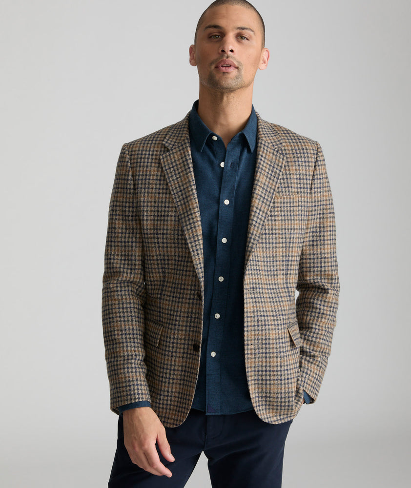 Model is wearing UNTUCKit Italian Wool Sezanne Sport Coat.